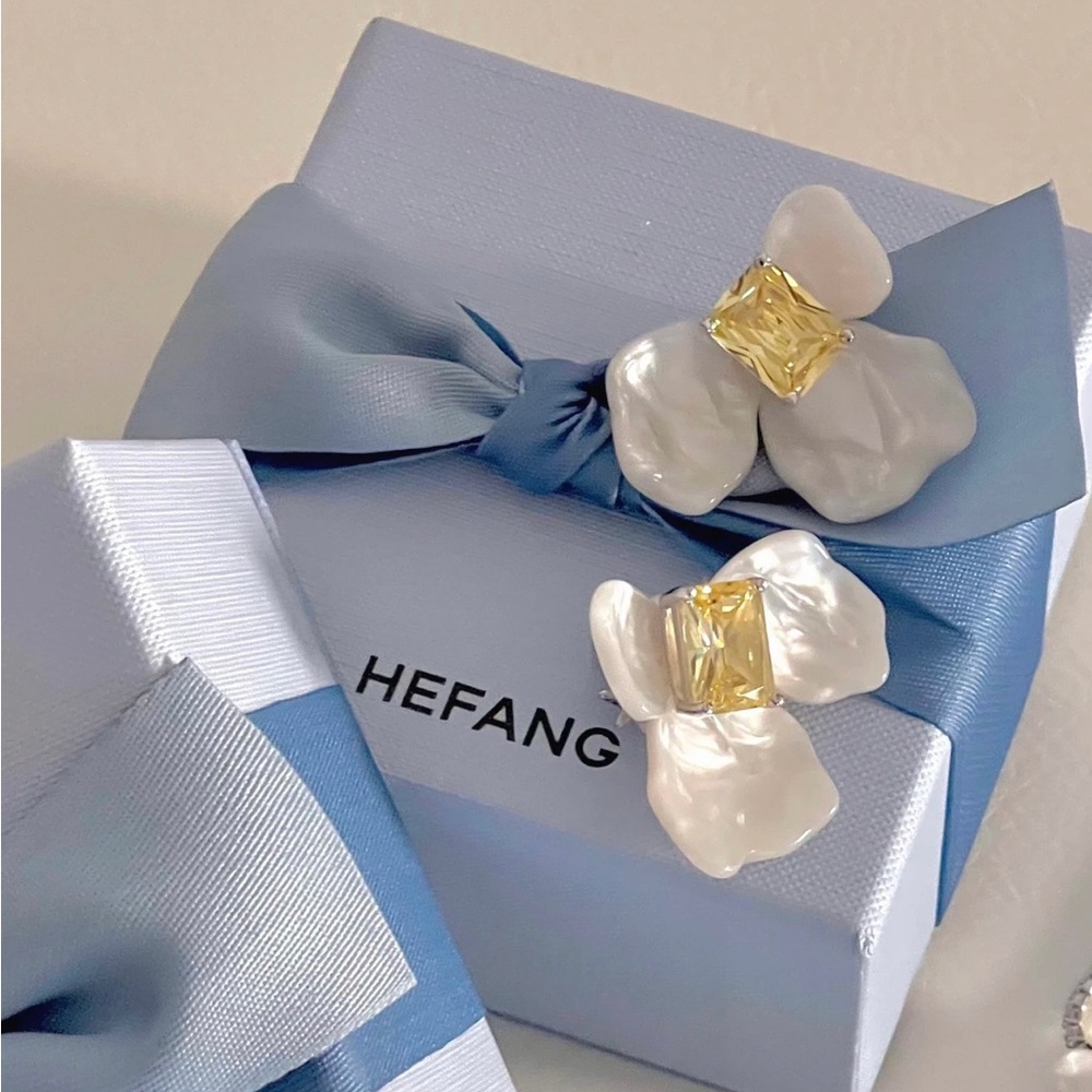 Designer He Fang Freesia earrings